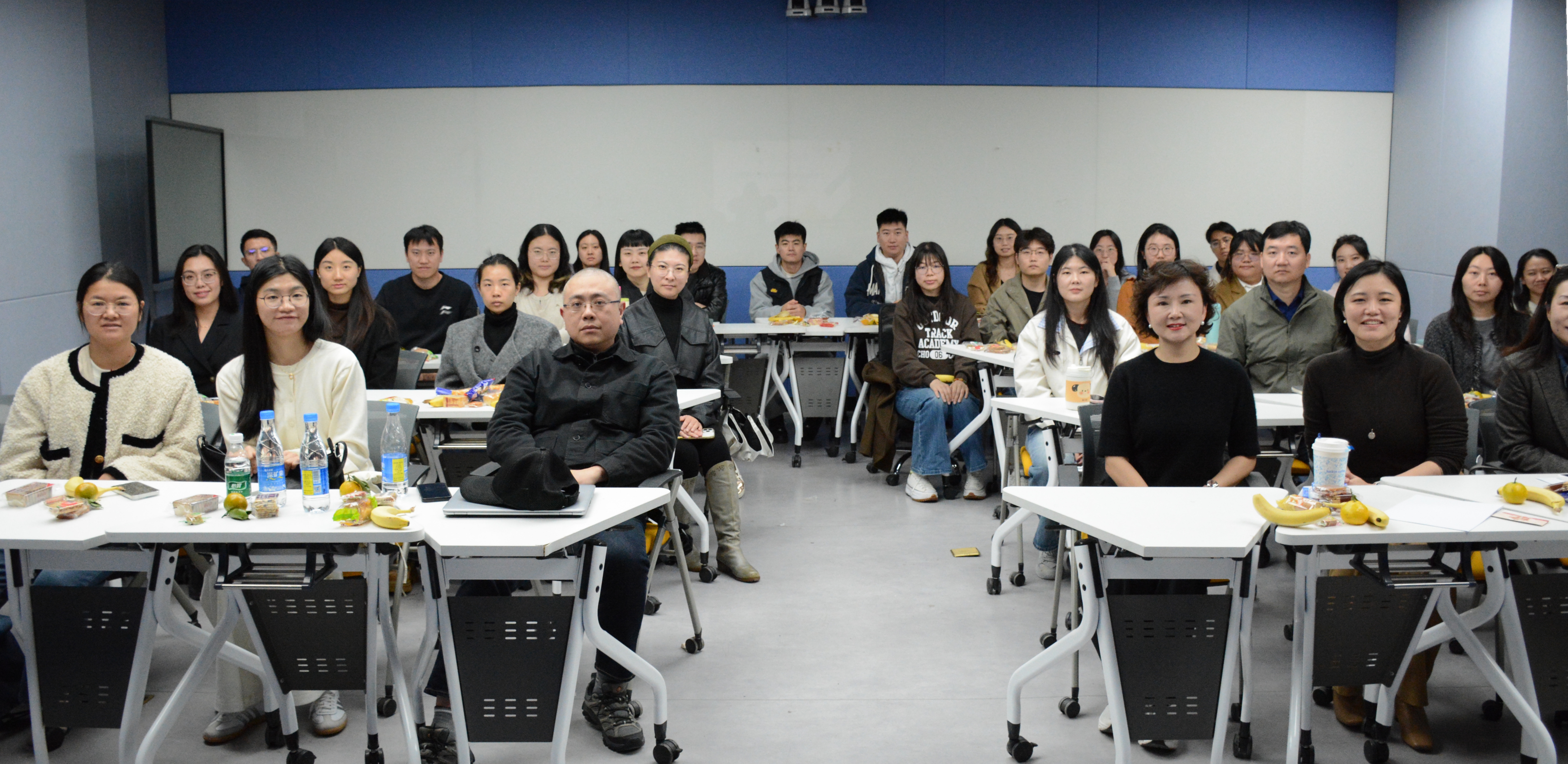 教师发展中心开展“青年教师成长工作坊：人工智能赋能的PPT设计与制作”活动